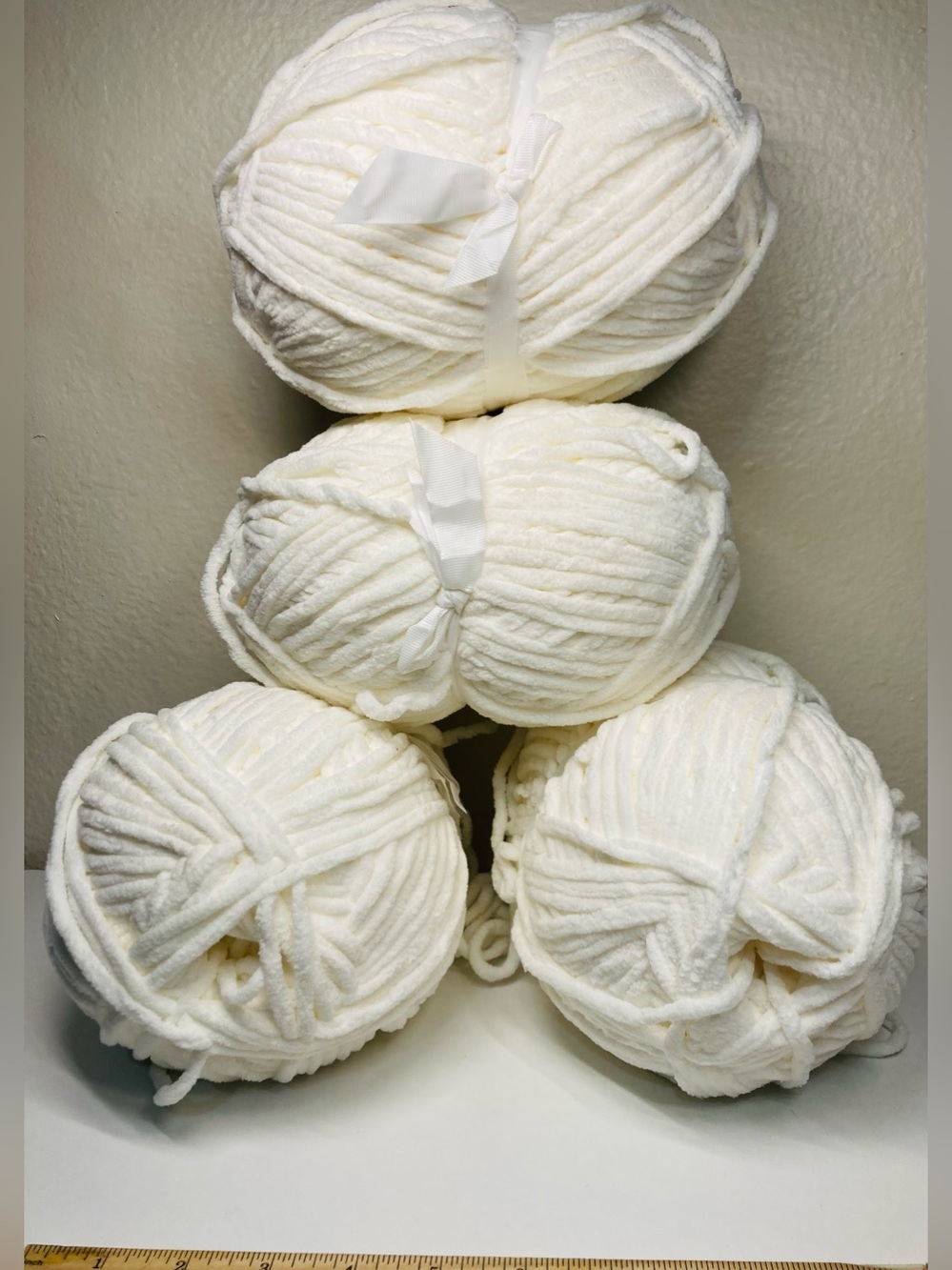~41.5 oz / 2 lbs 9 oz NEW Soft White Chunky Baby Blanket Yarn - 4 Skeins